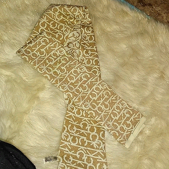 Calvin Klein Accessories - 🌷4/$25🌷NWOT Calvin Klein scarf